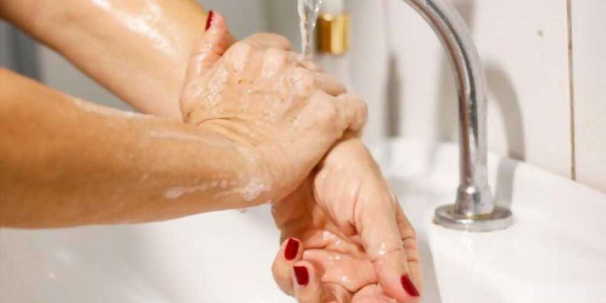 How to Wash Your Hands With Cleanser